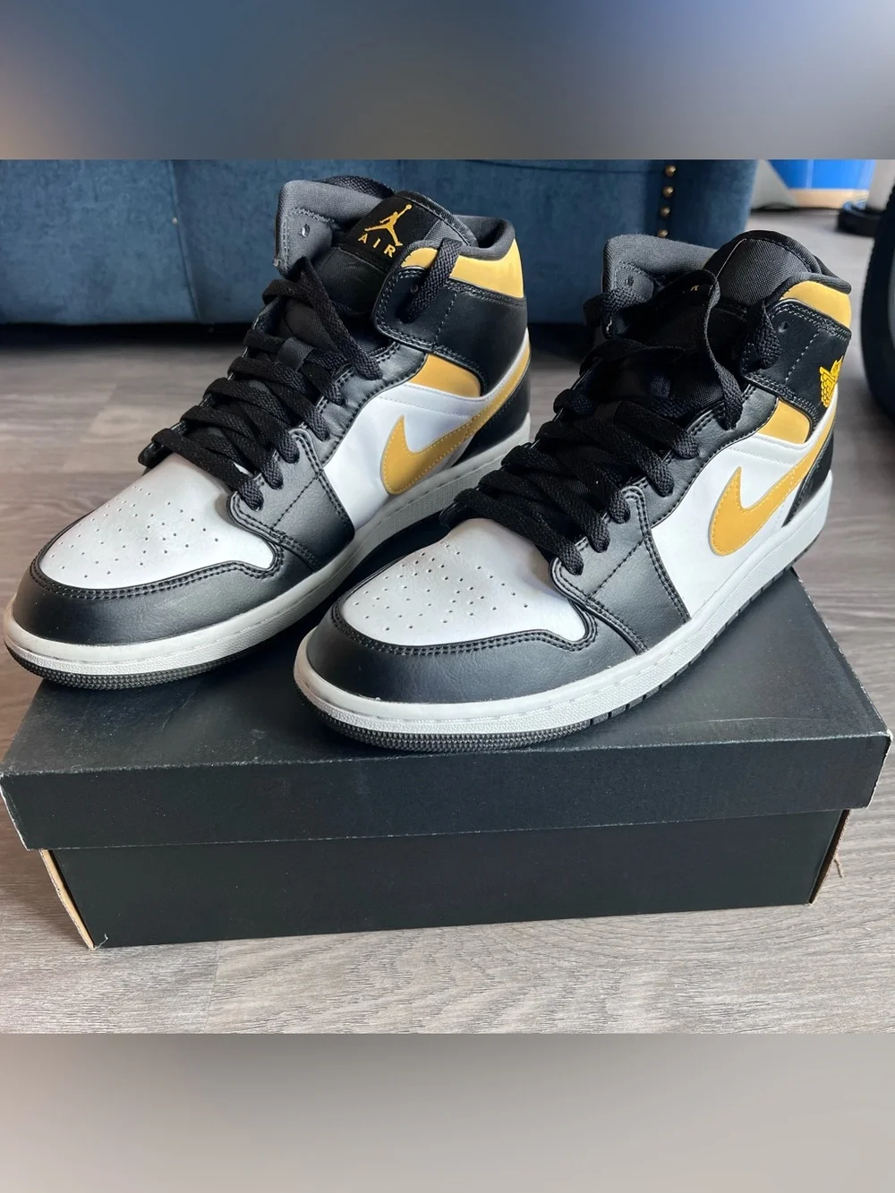 Jordan 1’s Mid — Black, Yellow and White - Picture 5 of 13